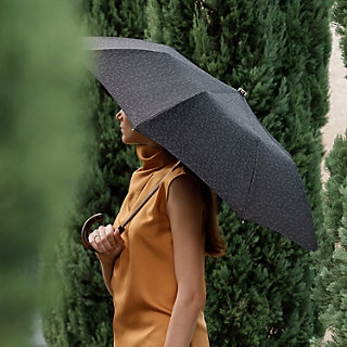 【雨の日も主役級】HERMES Pluie de H ロング傘 Pluie de H folding umbrella | Hermès Mainland China